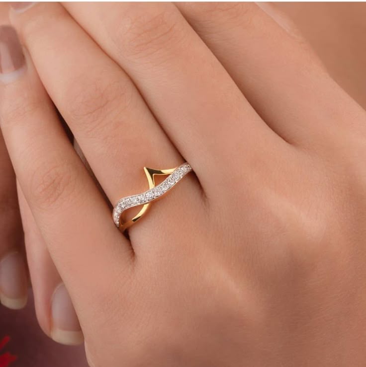 Zahra Moonlit Solitaire Ring
