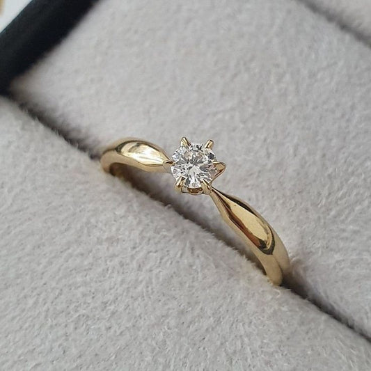 The Essential Solitaire • Timeless Single Diamond Ring